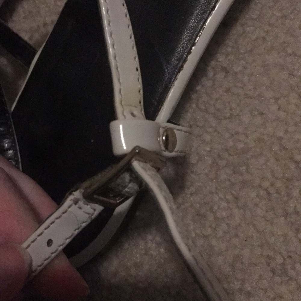 Size 8 Sandals - Picture 3 of 4